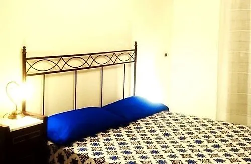 Cohen Hostel Hostel/Backpacker Taormina 2*,  Italy